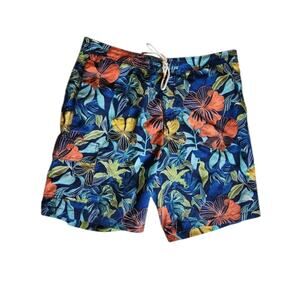 Tommy Bahama lined swim trunks, Hawaiian Tropical print, 7" length. Sz L 35"